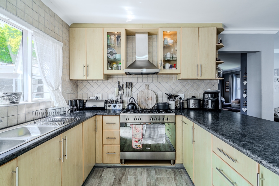 3 Bedroom Property for Sale in Silverglade Western Cape